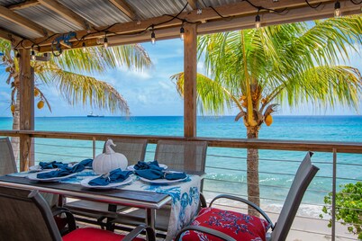 Beachfront Home with Large Deck. Walk to Restaurants.  Near Downtown.