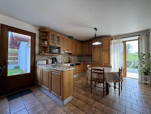 Kühlschrank, Mikrowelle, Geschirrspüler