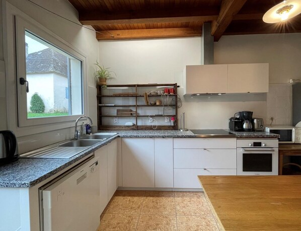 Fridge, microwave, oven, dishwasher