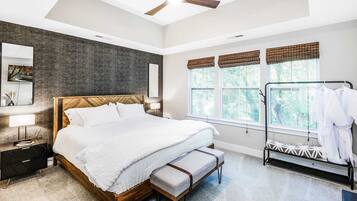 3 室のベッドルーム、デスク、アイロン / アイロン台、WiFi