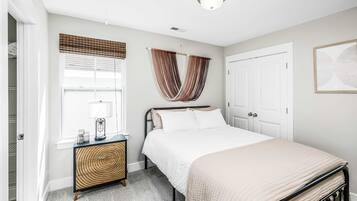 3 bedrooms, desk, iron/ironing board, WiFi