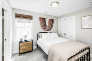 3 bedrooms, desk, iron/ironing board, WiFi