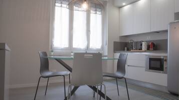 Frigorifero, forno, macchina per tè/caffè, pentole/stoviglie/utensili