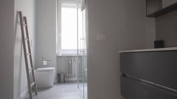Doccia, asciugacapelli, bidet
