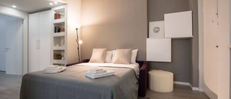 1 habitación, tabla de planchar con plancha, wifi y ropa de cama