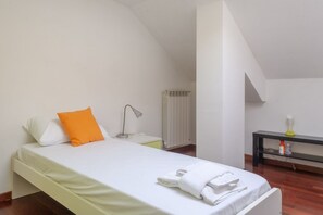 2 bedrooms, iron/ironing board, WiFi, bed sheets - ASIAGO, 41 · Quartiere Gorla, verde in città (Milano)
