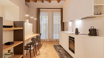 Coffee/tea maker, fridge, oven, stovetop