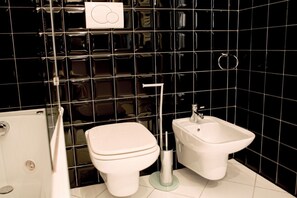A bathroom with a toilet, bidet, and a towel rack. - BERGONZOLI, 3 · Modern and bright near Central Station (Milano)
