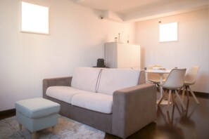 تلفزيون بشاشة مسطحة