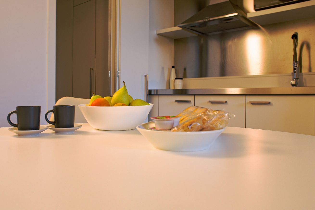 Fridge, microwave, dishwasher, cookware/dishes/utensils