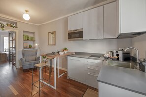 Fridge, microwave, stovetop, coffee/tea maker
