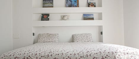 1 habitación, tabla de planchar con plancha y wifi