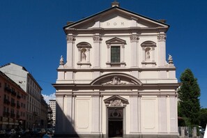 A classical building with 'DOM' inscribed on the facade, a central entrance, and a symmetrical design. - CASATI, 2 · Glamour in città tra shopping e vita notturna (Milano)