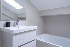Bathtub, hair dryer, bidet, towels