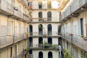 Exterior - BnButler - Farini, 6 (Milano)