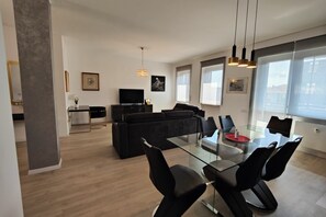 Interior - Via Foppa 7 – Ampio trilocale (Milano)
