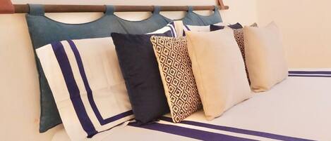 1 dormitorio, tabla de planchar con plancha, wifi y ropa de cama