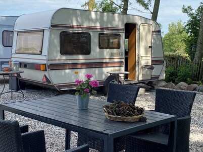CARAVAN 1 . BED & BREAKFAST . 5 MIN FROM E47 . DOGS WELCOME . MAX 3 persons