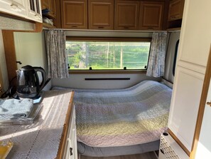 1 bedroom, desk, bed sheets