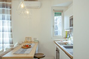 Fridge, microwave, oven, stovetop - BnButler - Manzotti, 10 (Milano)