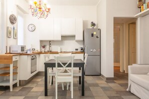 Fridge, oven, stovetop, dishwasher - RICCARDO GALLI , 9 - Incantevole appartamento, come a casa vostra!  (Milano)