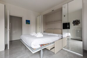 Iron/ironing board, WiFi