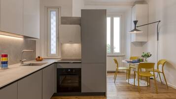 Kühlschrank, Ofen, Herdplatte, Geschirrspüler