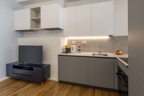 Fridge, oven, stovetop, dishwasher - Sebenico, 28 - Nuovissimo appartamento in Isola (Milano)