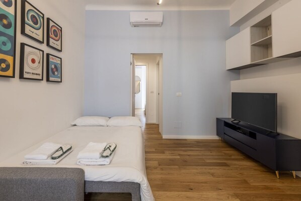 1 bedroom, desk, iron/ironing board, WiFi