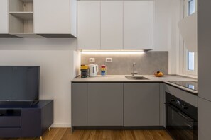 Réfrigérateur, four, plaque de cuisson, lave-vaisselle