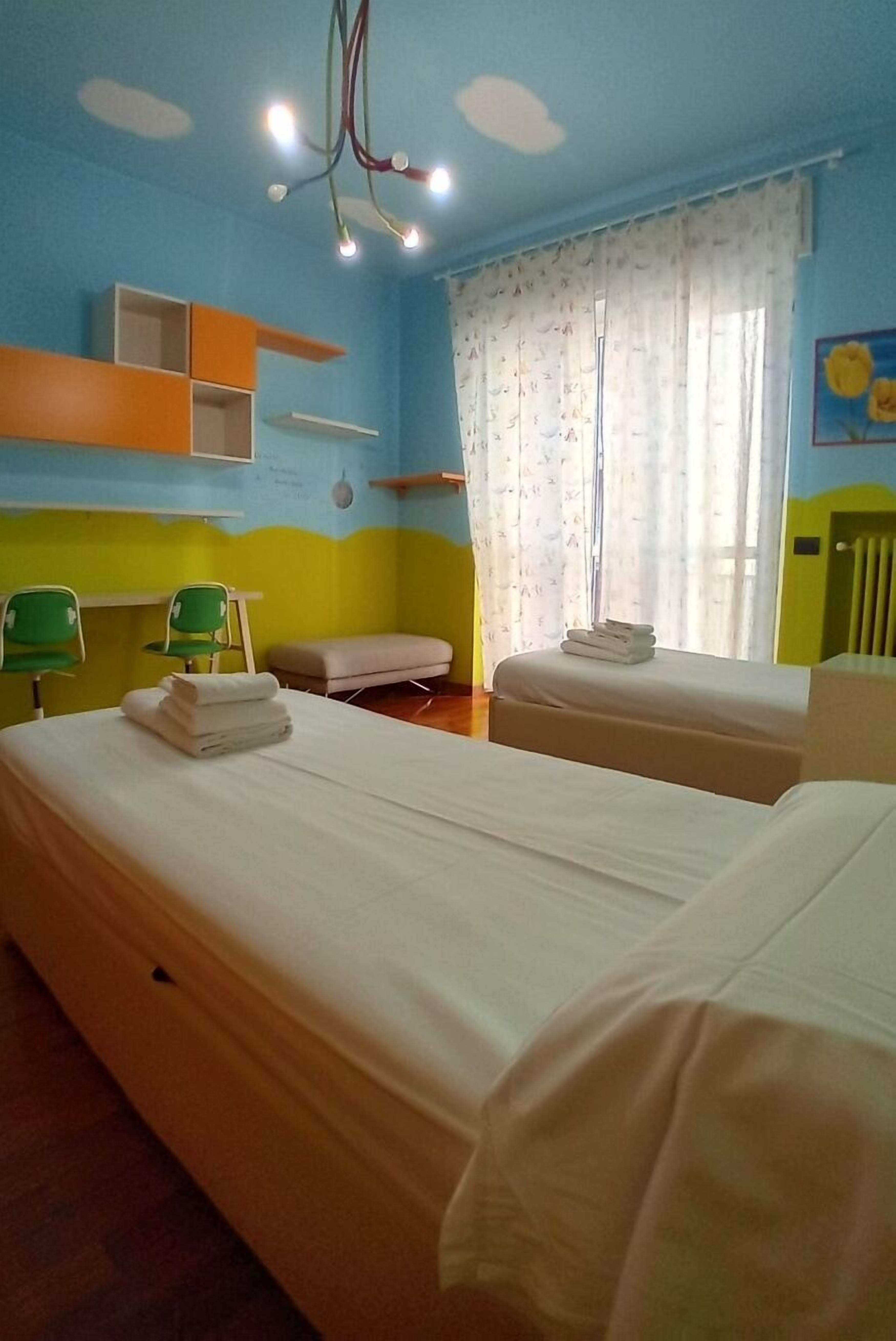2 bedrooms, desk, iron/ironing board, WiFi