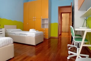 2 chambres, fer et planche à repasser, Wi-Fi, draps fournis