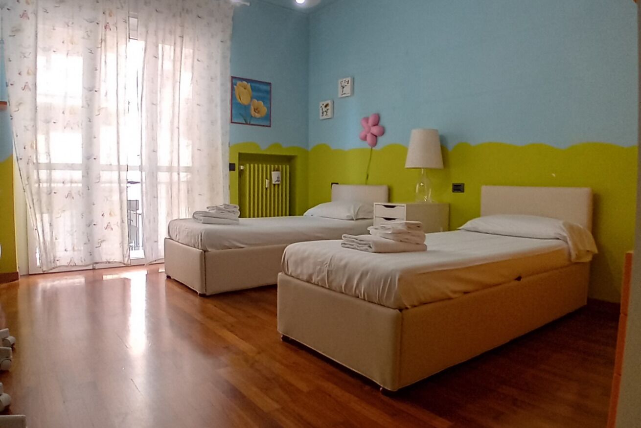 2 habitaciones, escritorio, tabla de planchar con plancha y wifi 