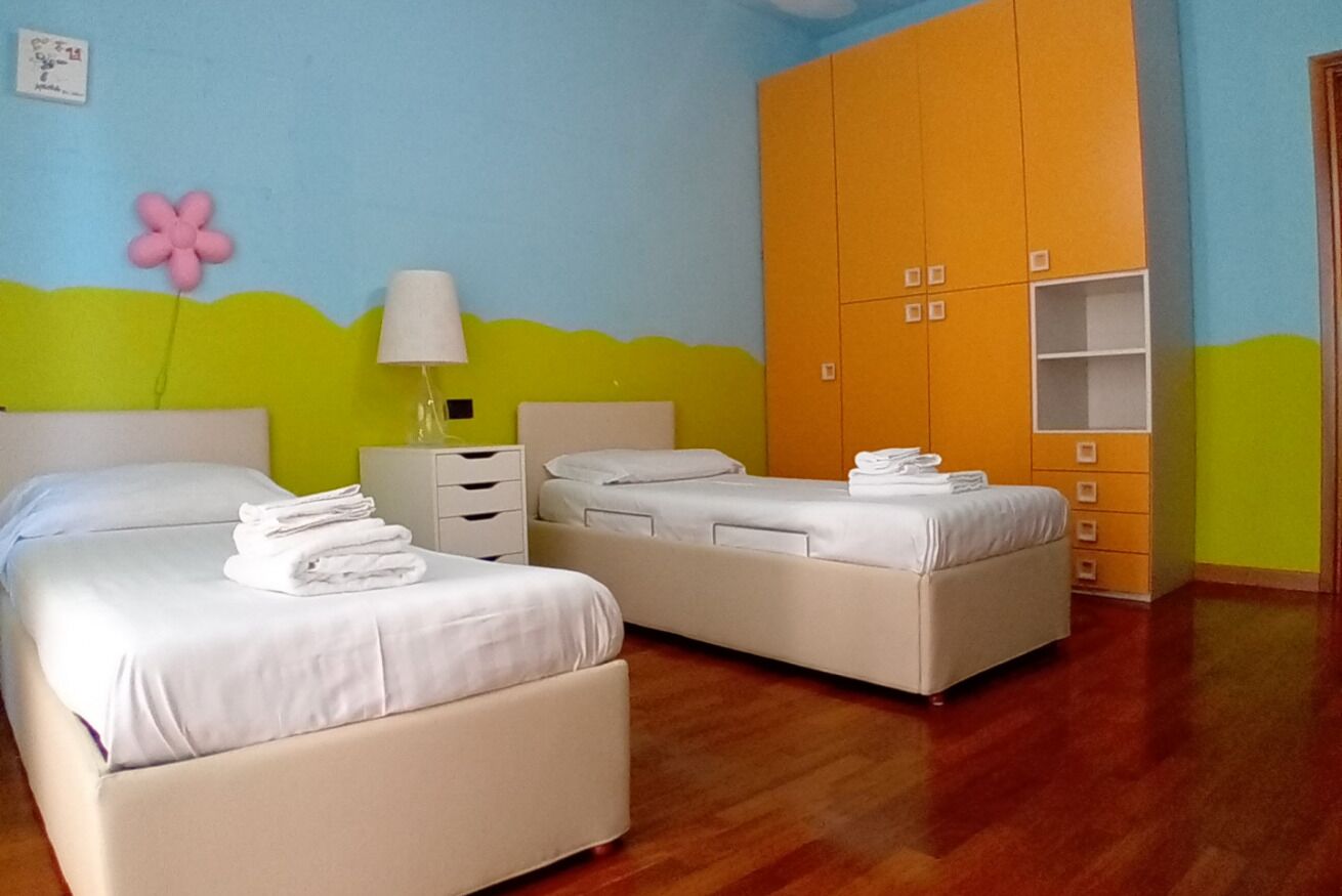 2 bedrooms, desk, iron/ironing board, WiFi