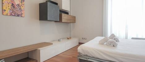 1 habitación, tabla de planchar con plancha, wifi y ropa de cama