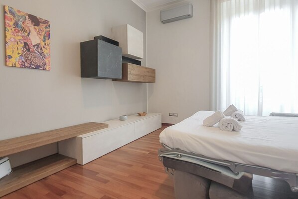 1 chambre, fer et planche à repasser, Wi-Fi, literie fournie