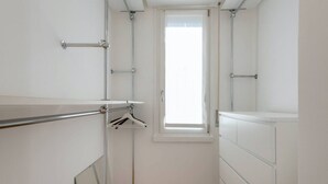 Unclassified image, 4 of 48, button - Verona 12, Porta Romana district (Milano)