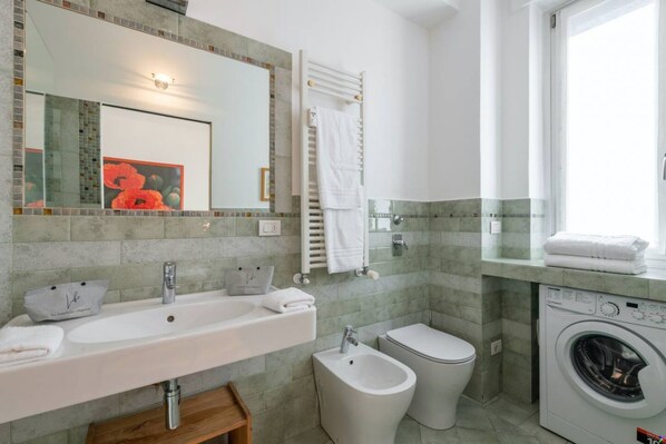 Bathroom - Verona 12, Porta Romana district (Milano)
