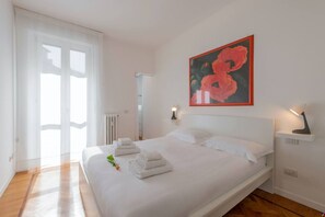 Unclassified image, 3 of 48, button - Verona 12, Porta Romana district (Milano)