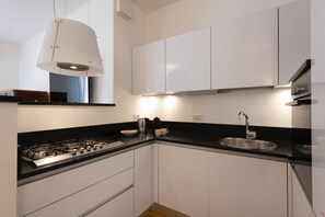 Kühlschrank, Ofen, Herdplatte, Geschirrspüler
