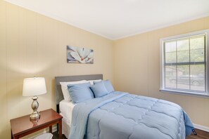 3 bedrooms, iron/ironing board, WiFi, bed sheets - Mississippi Vacation Rental < 1 Mi to Ole Miss (Oxford)