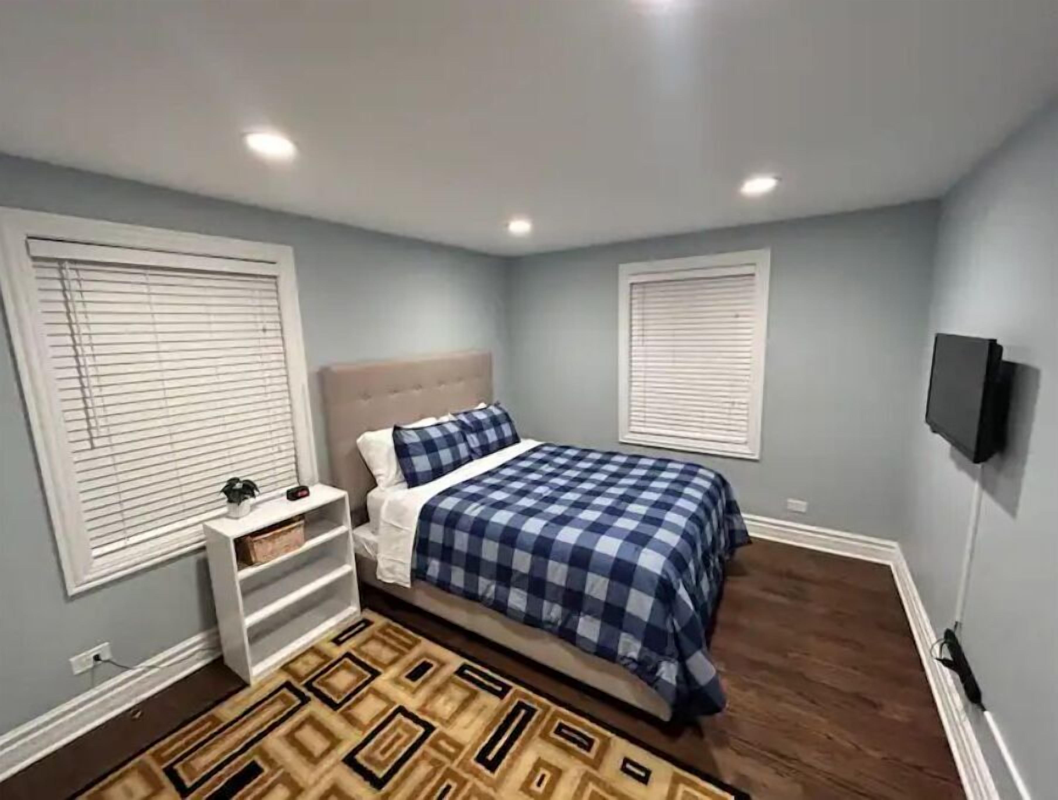 4 bedrooms, desk, iron/ironing board, free WiFi