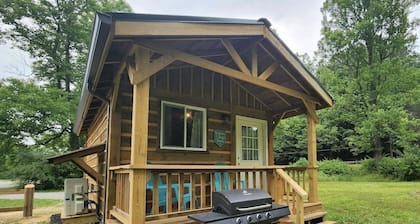 Cozy cabin close to Summersville Lake and the New River Gorge National Park!