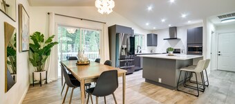 2 Mi to Lake Sammamish State Park! Modern Duplex