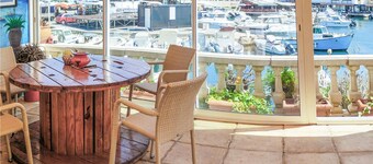 3 bedroom beach front home in Sausset-les-Pins
