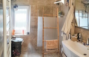 Shower - Awesome home in Sausset-les-Pins with WiFi (Sausset-les-Pins)