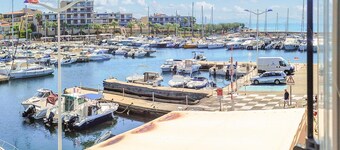 Amazing home in Sausset-les-Pins