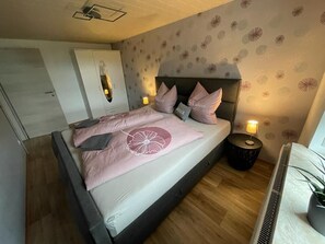 2 bedrooms, travel crib, WiFi, bed sheets - Cozy apartment 1 in the Sonnenhof (Dippoldiswalde)