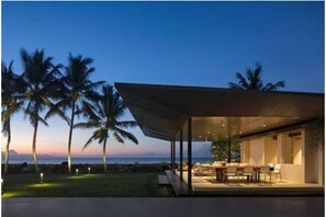 Outdoor dining - Saba Estate Luxury Villa - Premier Garden Suite (Blahbatuh)