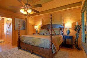 3 bedrooms, free WiFi, bed sheets - 4D Guest Ranch~Large private pool with volley ball and basket ball nets (Waelder)